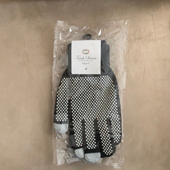 Women’s touchscreen gloves, use your phone with your gloves on! - Picture 1 of 1